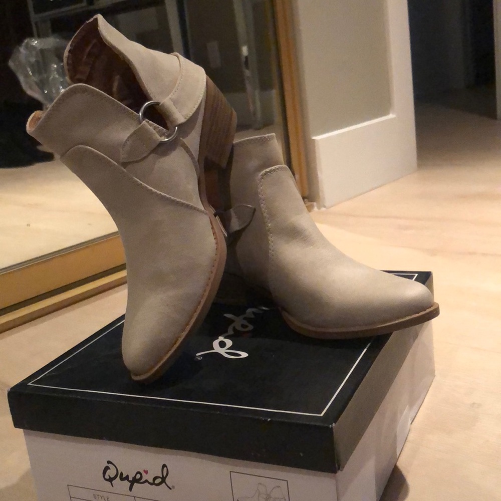 Off white booties